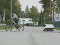 誰來送快遞？不是無人機(jī)而是機(jī)器人