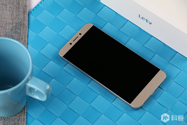 從461天到93天 一加為什么急著推一加手機(jī)X