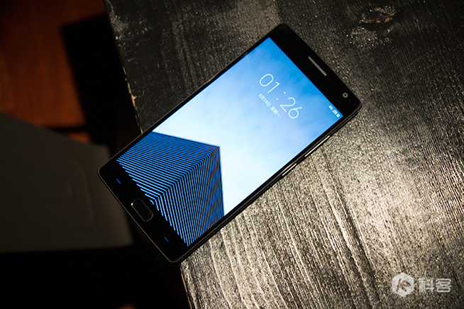 從461天到93天 一加為什么急著推一加手機(jī)X