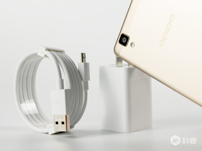 長(zhǎng)續(xù)航配搭閃充的完美結(jié)合：OPPO R7s評(píng)測(cè)