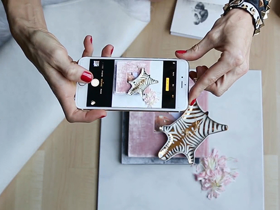 視頻：美女教你用iPhone拍美照 就這么簡(jiǎn)單