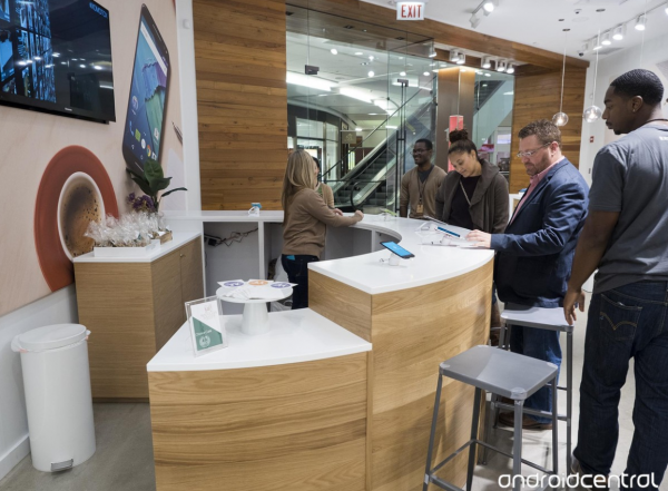 摩托羅拉唯一實體店：純木材質，情懷滿滿
