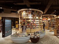 嚇?biāo)缹殞?，?dāng)當(dāng)網(wǎng)說要在3年內(nèi)開1000家書店