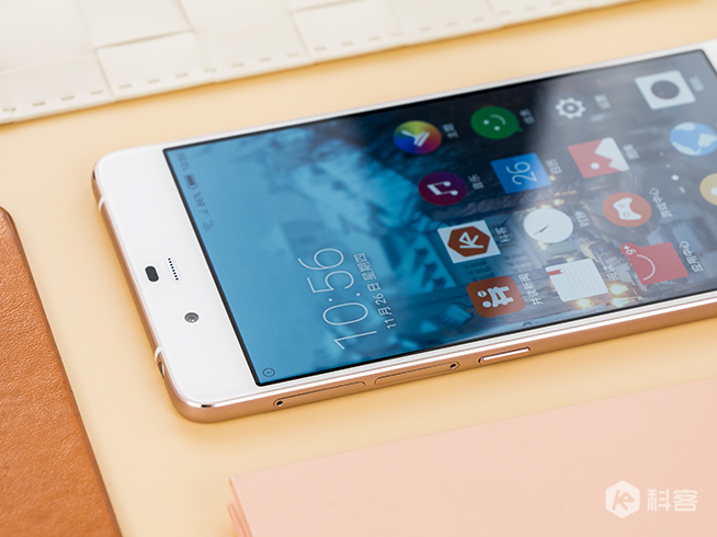 努比亞My布拉格玫瑰金圖賞 感覺(jué)站在布拉格廣場(chǎng)