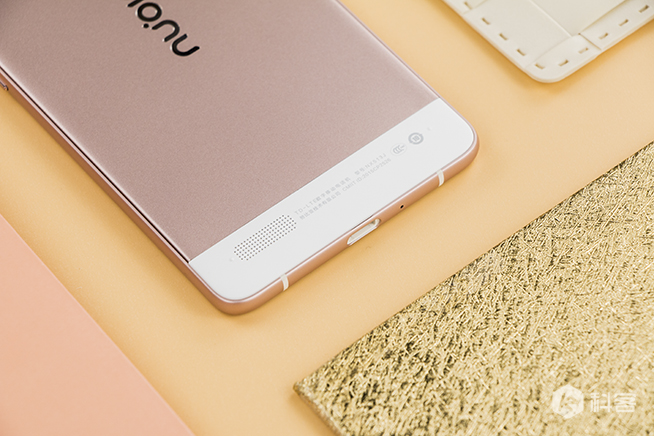 努比亞My布拉格玫瑰金圖賞 感覺(jué)站在布拉格廣場(chǎng)