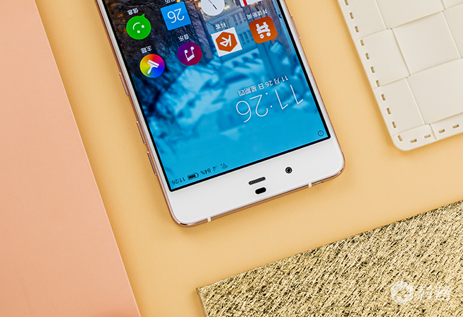 努比亞My布拉格玫瑰金圖賞 感覺(jué)站在布拉格廣場(chǎng)