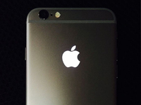 視頻：2分鐘教你給iPhone 6換個發光logo