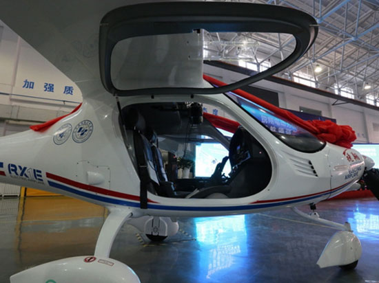 中國(guó)首款電動(dòng)飛機(jī)面世：售價(jià)百萬(wàn)，續(xù)航１小時(shí)