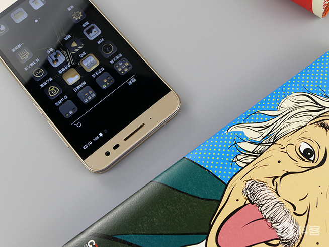 電量非凡還能當(dāng)充電寶 中興千元手機(jī)遠(yuǎn)航3圖賞