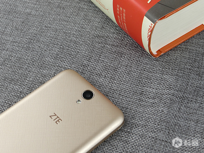 電量非凡還能當(dāng)充電寶 中興千元手機(jī)遠(yuǎn)航3圖賞