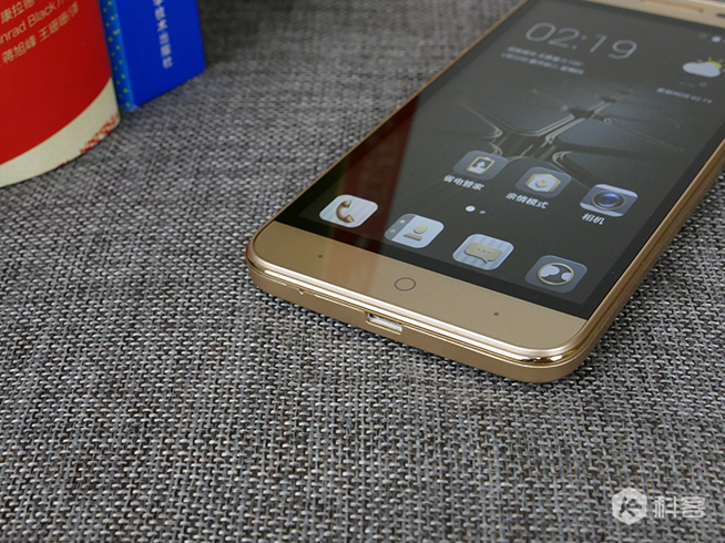 電量非凡還能當(dāng)充電寶 中興千元手機(jī)遠(yuǎn)航3圖賞