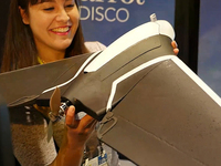 視頻：Parrot Disco無人機(jī)體驗 隨手一拋就起飛