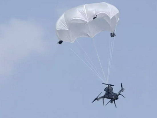 Solo無人機新技能問世，降落傘+360度攝像頭