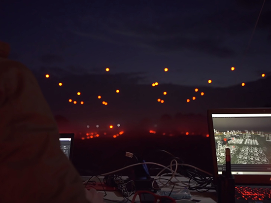 視頻：英特爾腦洞大開 100臺(tái)無人機(jī)助陣音樂會(huì)