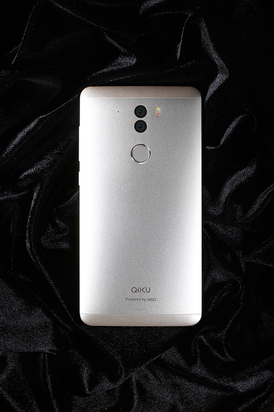 4GB/雙攝像頭/2999元，360手機(jī)奇酷旗艦極客版發(fā)布