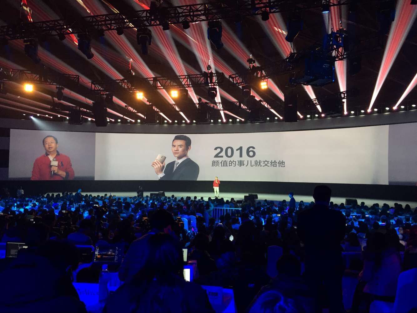 4GB/雙攝像頭/2999元，360手機(jī)奇酷旗艦極客版發(fā)布