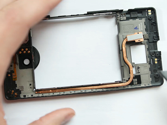 視頻：液冷散熱太坑爹！微軟950XL拆開看