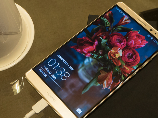  ?華為調侃iPhone因低溫罷工，Mate 8完爆它！