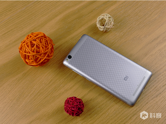 紅米3上手玩：別出心裁的繁星格紋真的好？