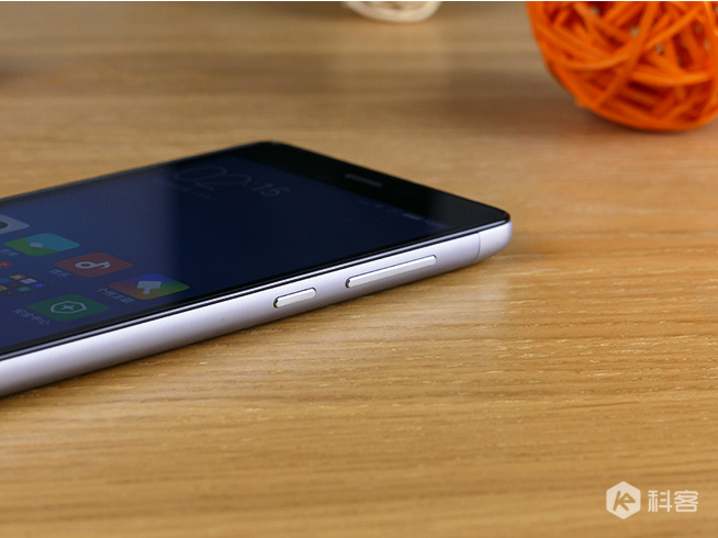 紅米3上手玩：別出心裁的繁星格紋真的好？