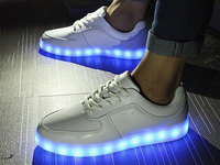 逆天新技術(shù)！走路時(shí)鞋子能給手機(jī)充電