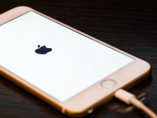 科客晚報：取消滴滴訂單竟被揍 蘋果承認iPhone調(diào)時間會變磚