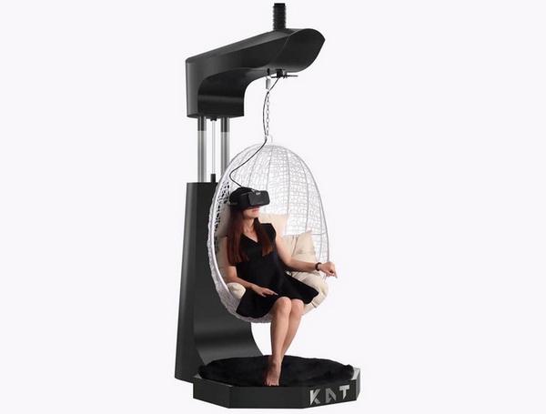 VR頭盔玩游戲不夠爽？加個(gè)虛擬現(xiàn)實(shí)跑步機(jī)試試