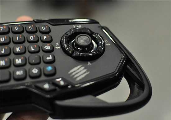 三星也被抱大腿，Mad Catz為其打造炫酷手柄鍵盤！