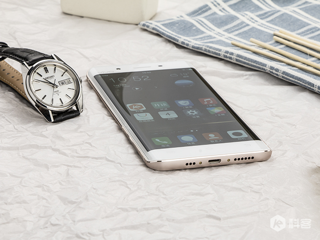 vivo Xplay5圖賞：雙曲面屏釋放的文藝氣質(zhì)