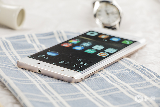 vivo Xplay5圖賞：雙曲面屏釋放的文藝氣質(zhì)