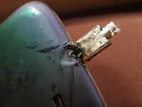 給三星Galaxy S4用快充，結(jié)果竟然燒焦融化了......