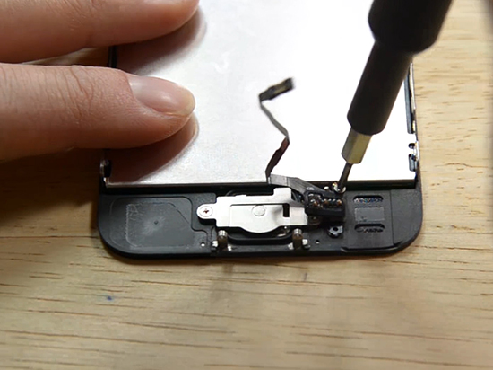 iPhone SE的home鍵壞了？妹子親自教你換