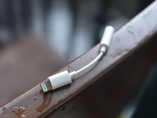 iPhone 7只會(huì)送耳機(jī)轉(zhuǎn)接線！想要新耳機(jī)可得自掏腰包