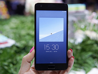  小屏手機也有高配，辦公生活兩不誤