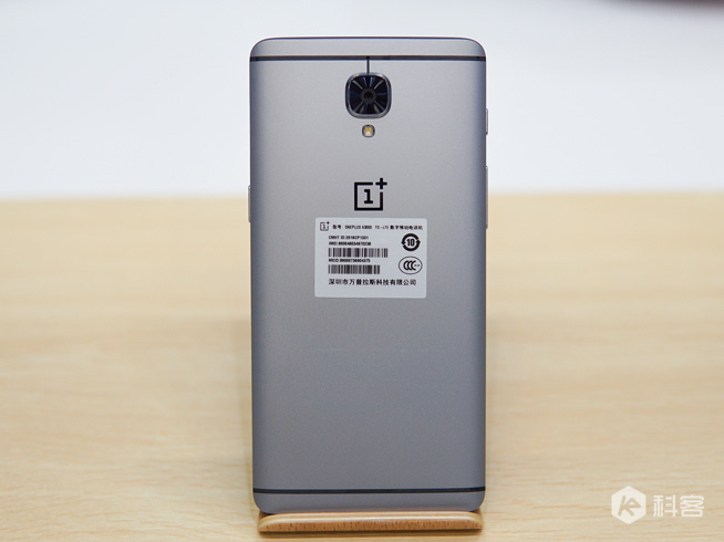 一加手機3現(xiàn)場圖賞：這手感摸過都說爽！