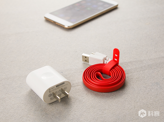 大內(nèi)存加大電量！360 N4S手機(jī)搶先評測