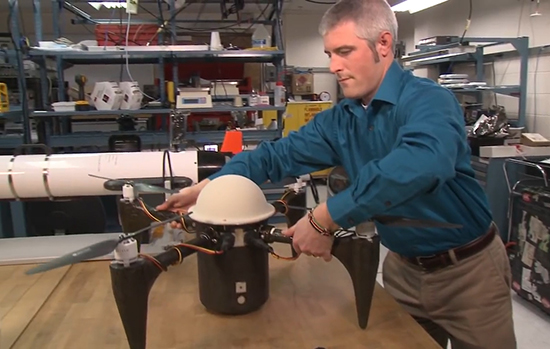 視頻：能飛天也能潛水！這架無人機有點強