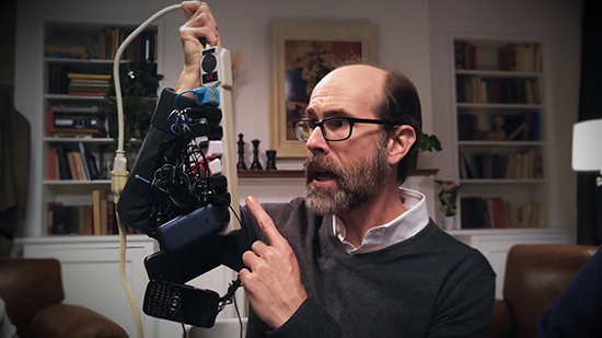 視頻：有病得治！LG G5這樣解決手機(jī)沒(méi)電焦慮癥