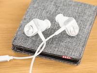 魅族EP51藍(lán)牙運(yùn)動(dòng)耳機(jī)白色版圖賞：純白跟你更配哦！