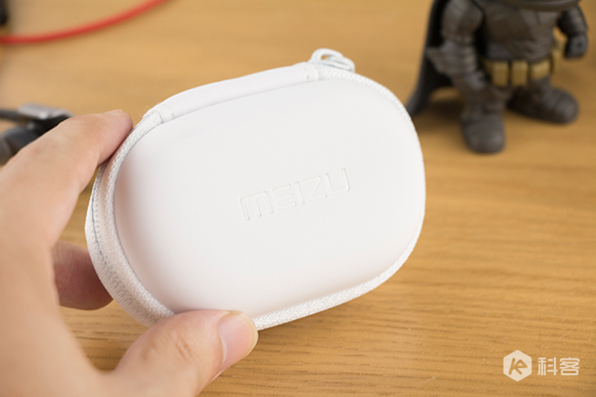 魅族EP51藍牙運動耳機白色版圖賞：純白跟你更配哦！