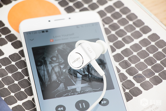 魅族EP51藍牙運動耳機白色版圖賞：純白跟你更配哦！