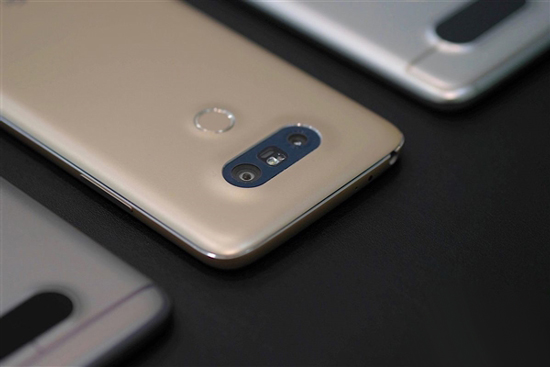LG G5設(shè)計另類只為可拆電池 這真值得嗎？
