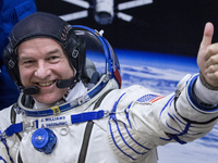 國內(nèi)直播弱爆了，看看facebook創(chuàng)始人的太空直播