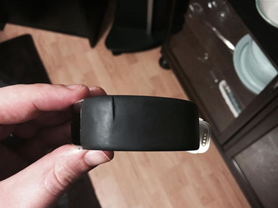 微軟二代手環(huán)又出大事，腕帶大面積開裂！