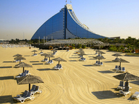 文明維護(hù)者！迪拜無人機(jī)懲治亂丟垃圾之人