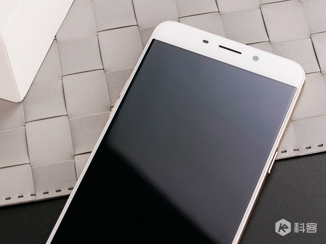 6英寸自拍大器！OPPO R9 Plus上手體驗