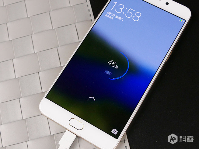 6英寸自拍大器！OPPO R9 Plus上手體驗