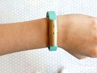 Fossil推健身追蹤器，可控制手機(jī)音樂(lè)和拍照