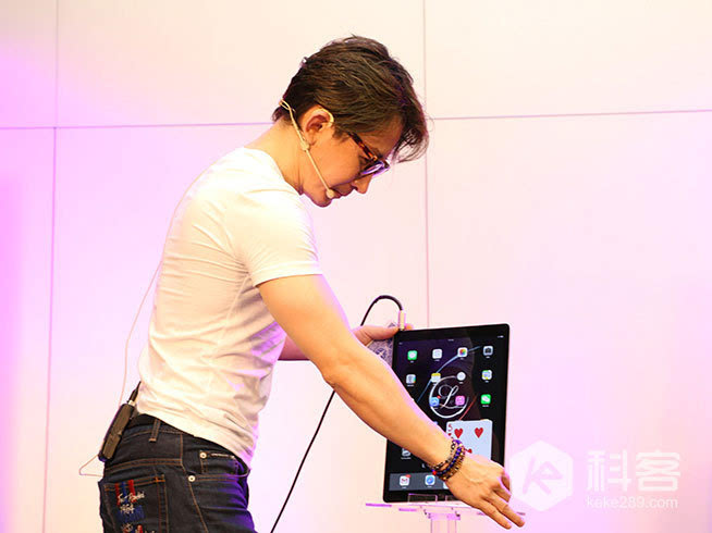 劉謙推薦魔術(shù)app，自曝是果粉金庸粉