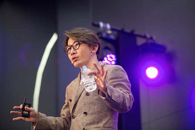 劉謙推薦魔術(shù)app，自曝是果粉金庸粉